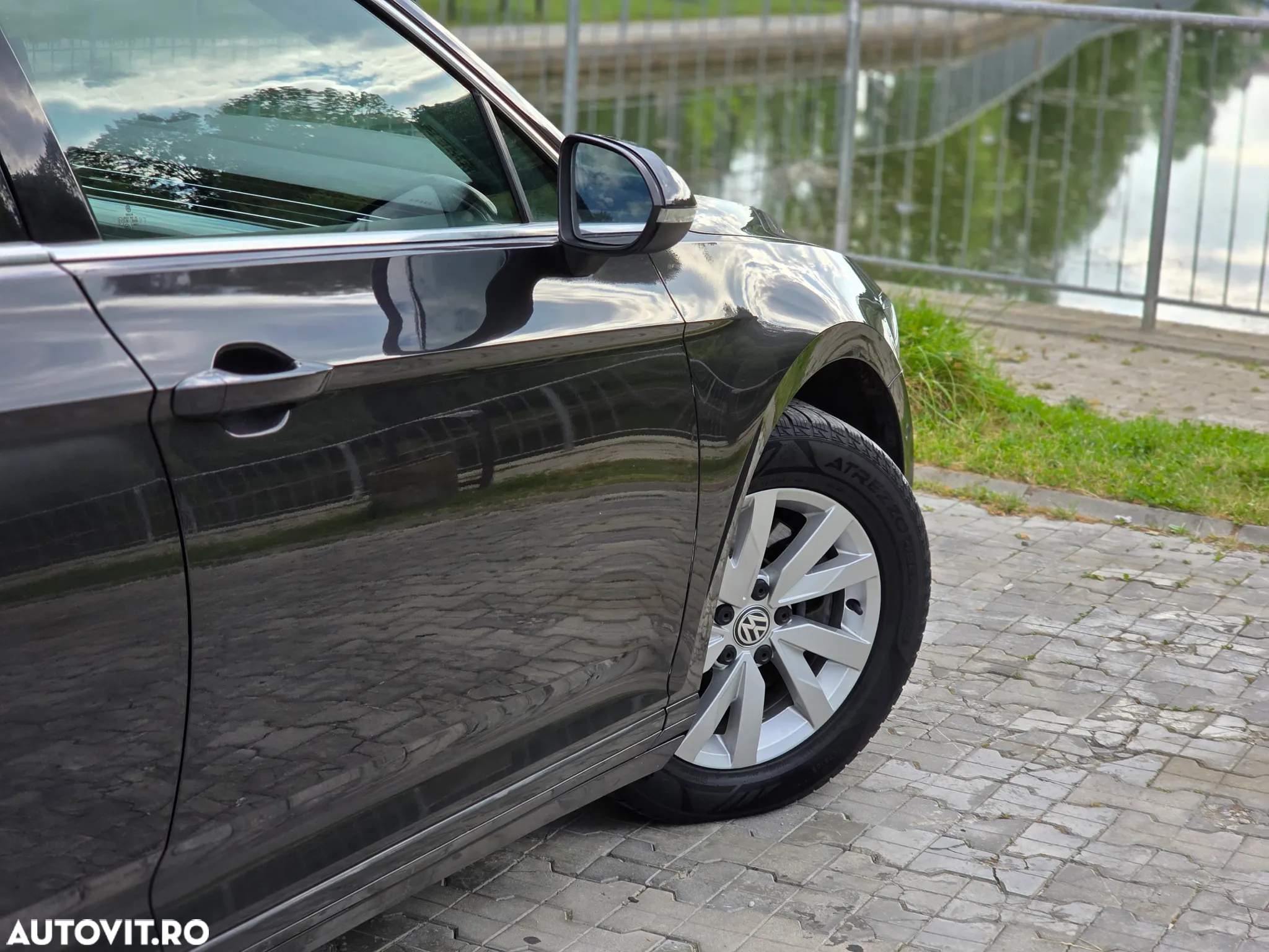 Volkswagen Passat - 25