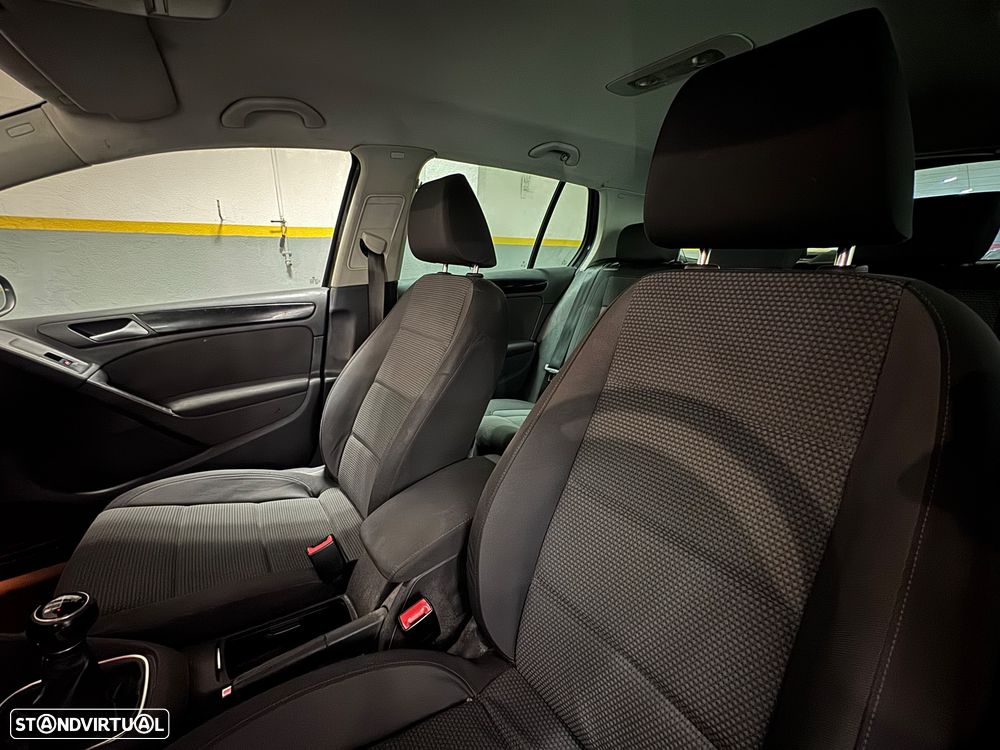 VW Golf 1.6 TDi DPF Highline - 12