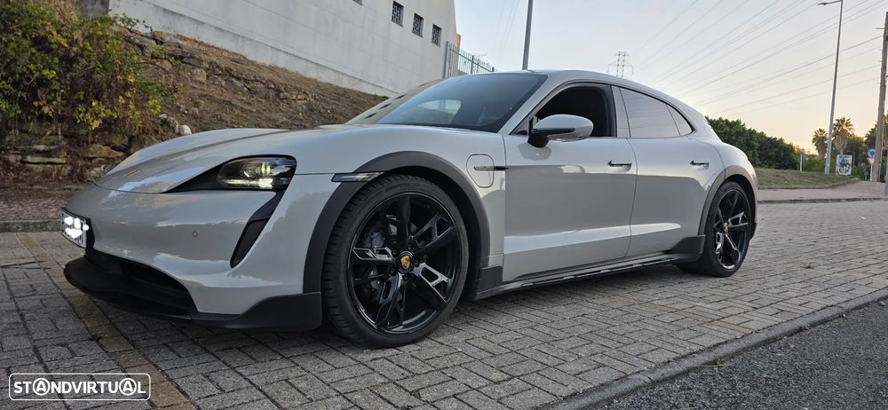 Porsche Taycan Cross Turismo 4 - 27