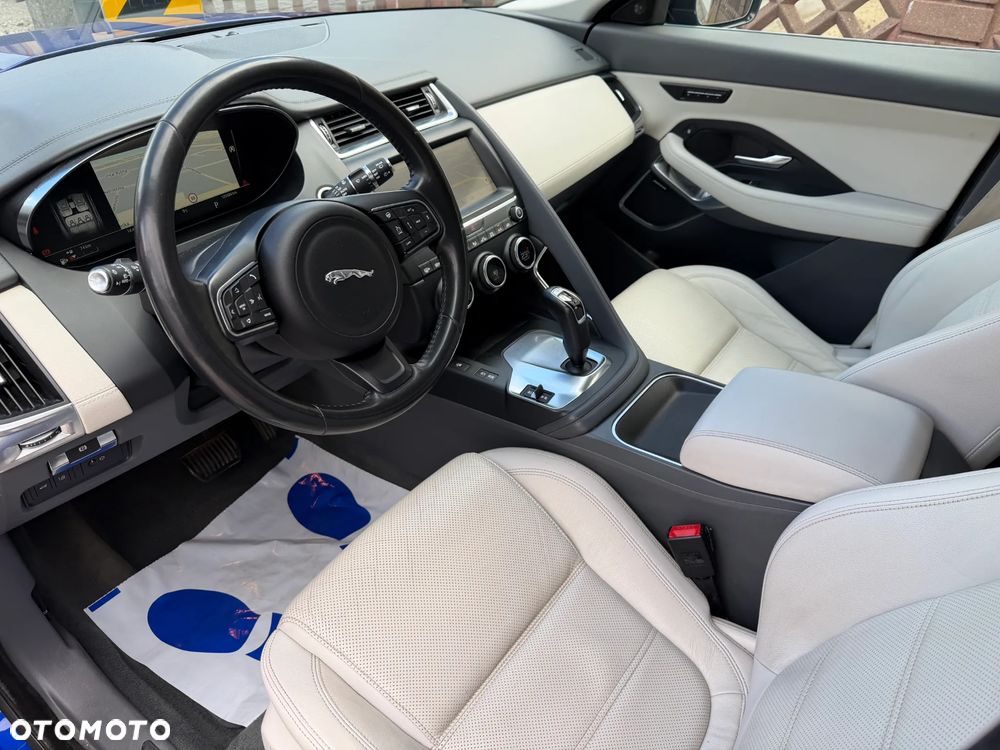 Jaguar E-Pace 2.0 i4P AWD SE - 9