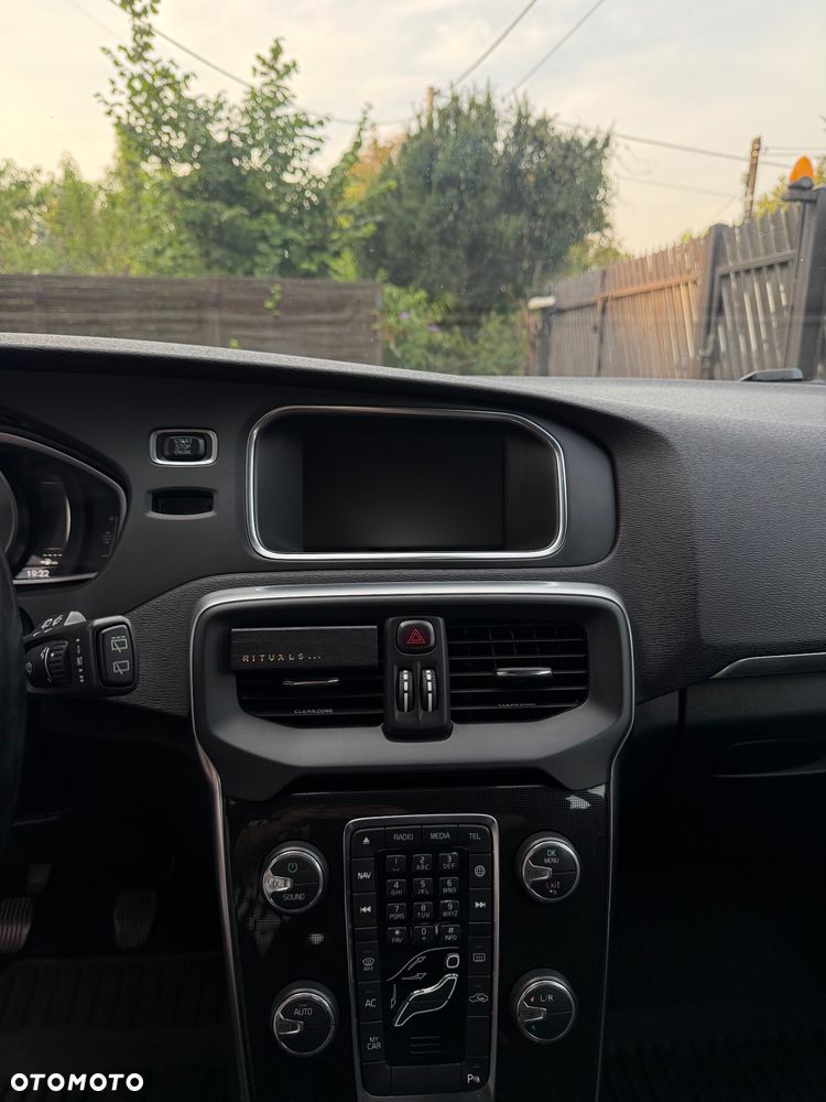 Volvo V40 D2 Drive-E Momentum - 9