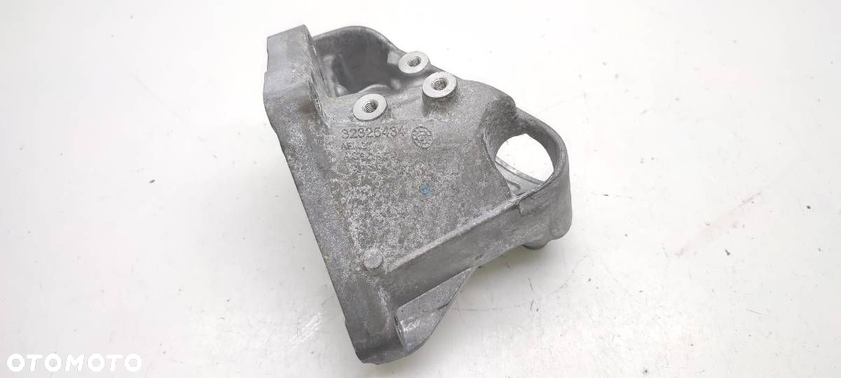 ŁAPA MOCOWANIE PODPORA PÓŁOSI VOLVO S90 B5 2.0 II 32325434 - 3