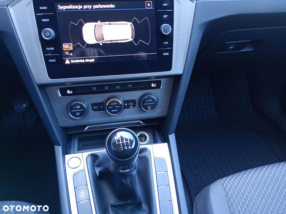 Volkswagen Passat 1.4 TSI BMT Trendline - 14