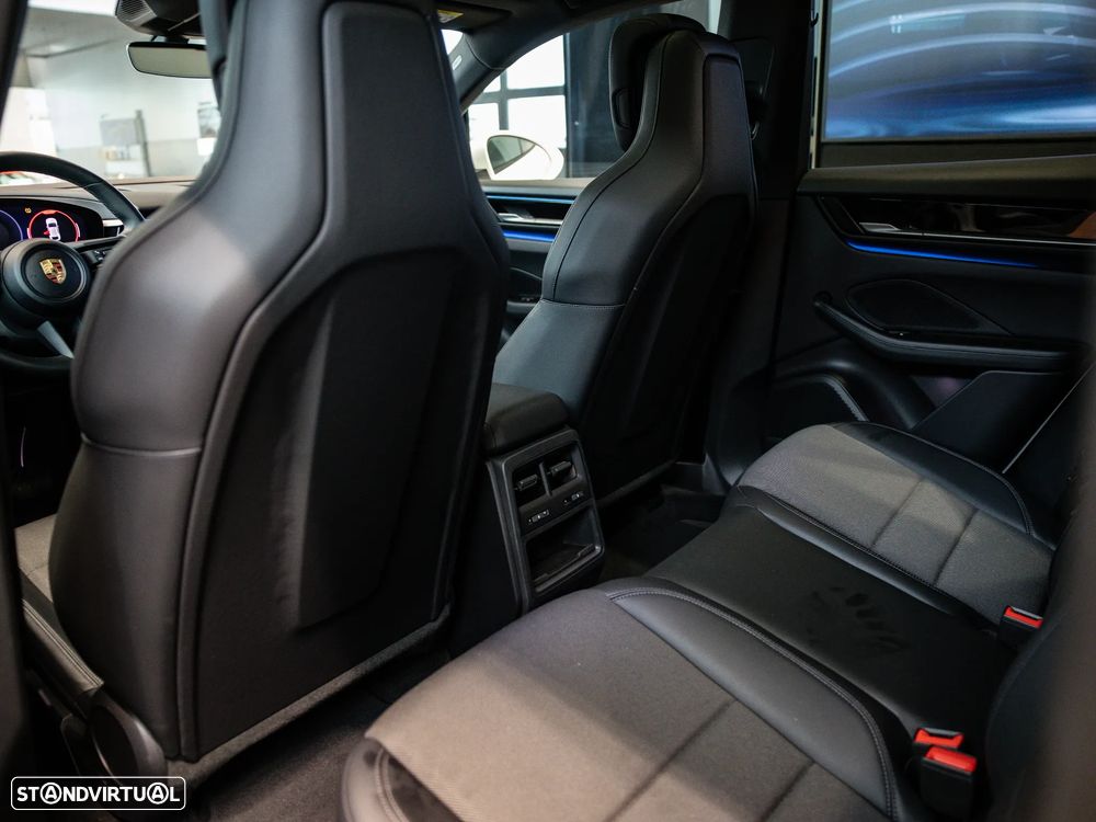 Porsche Macan Electric - 25