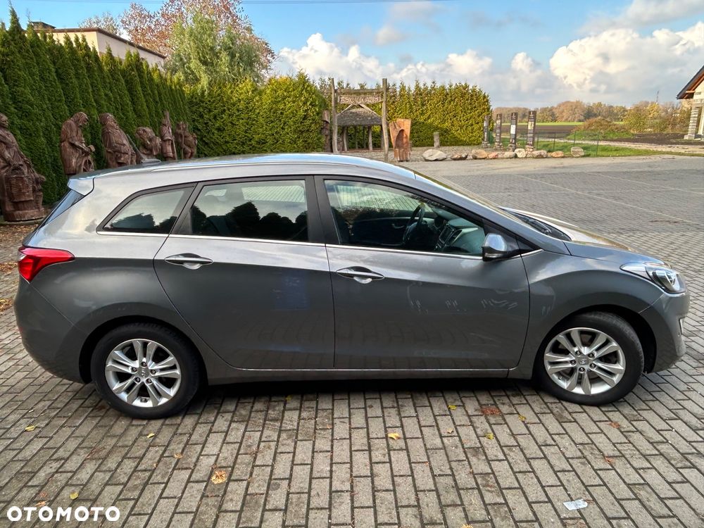 Hyundai i30 1.6 CRDi Fifa World Cup Edition - 11