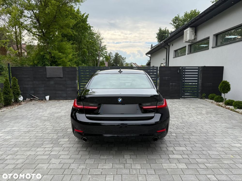 BMW Seria 3 330i Sport Line - 3