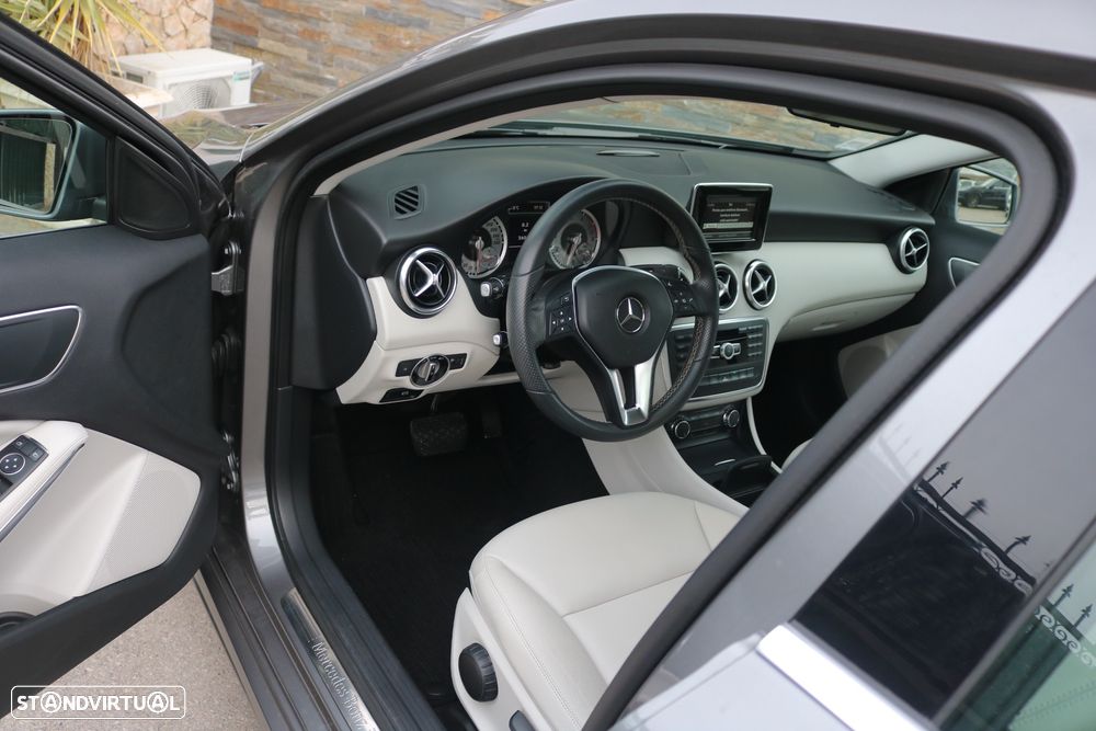 Mercedes-Benz A 250 BlueEfficiency Aut. - 13