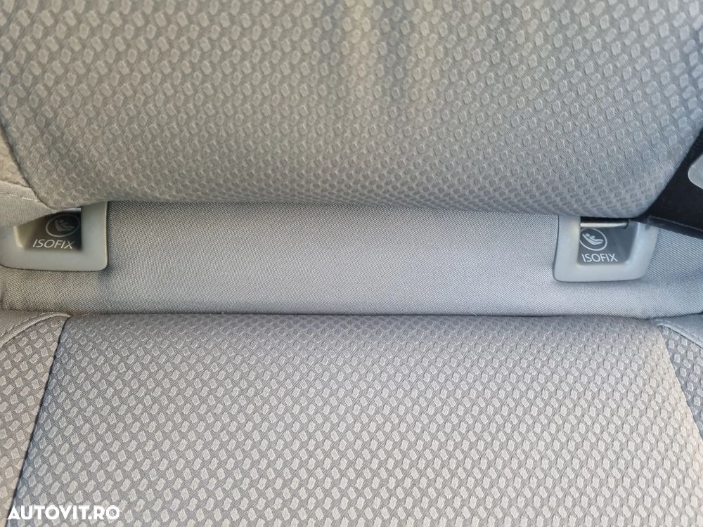 Volkswagen Golf 1.9 TDI DPF Comfortline - 24