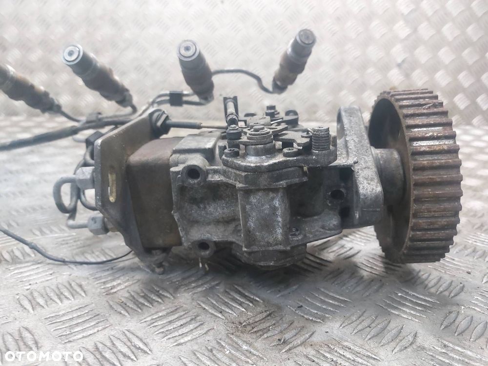 POMPA WTRYSKOWA + WTRYSKIWACZE KOMPLET VW GOLF III 1.9 TDI 0460484046 - 9