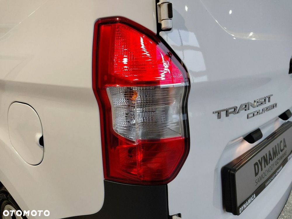 Ford Transit Courier - 18