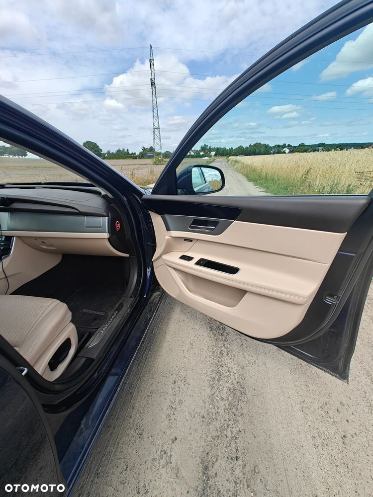 Jaguar XF 25t AWD Prestige - 8