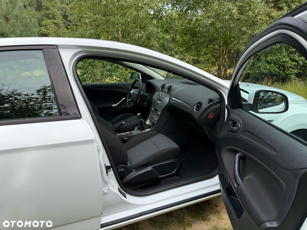 Ford Mondeo 1.8 TDCi Silver X - 23