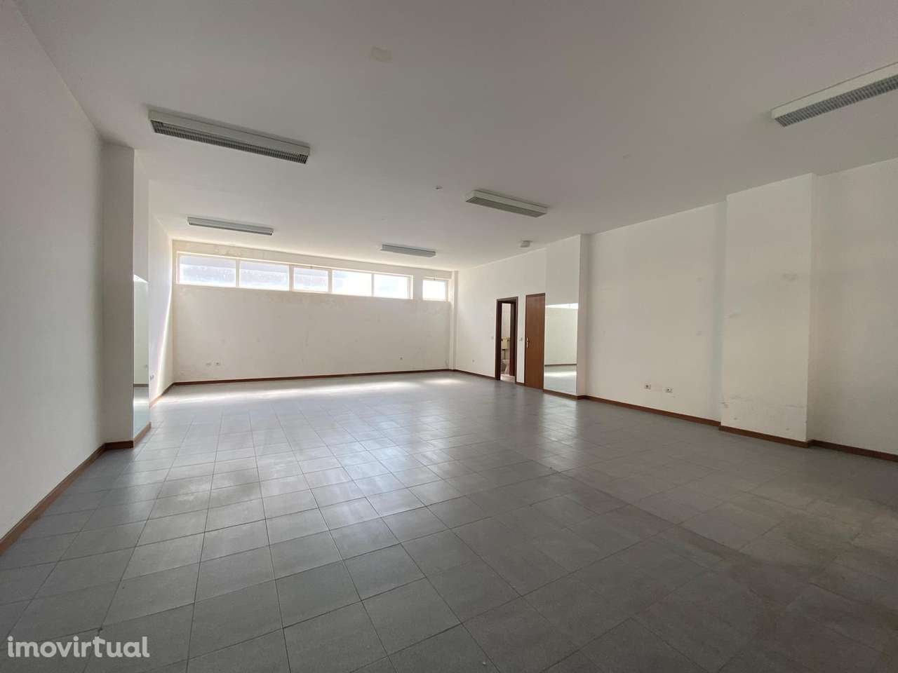 Loja 87 m² , (Imóvel de Banco), 2 Frentes, Possib.Converter  Habitação - Grande imagem: 4/18
