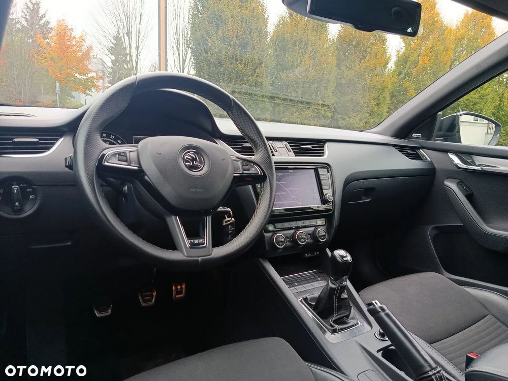Skoda Octavia Combi 2.0 TDI RS - 30