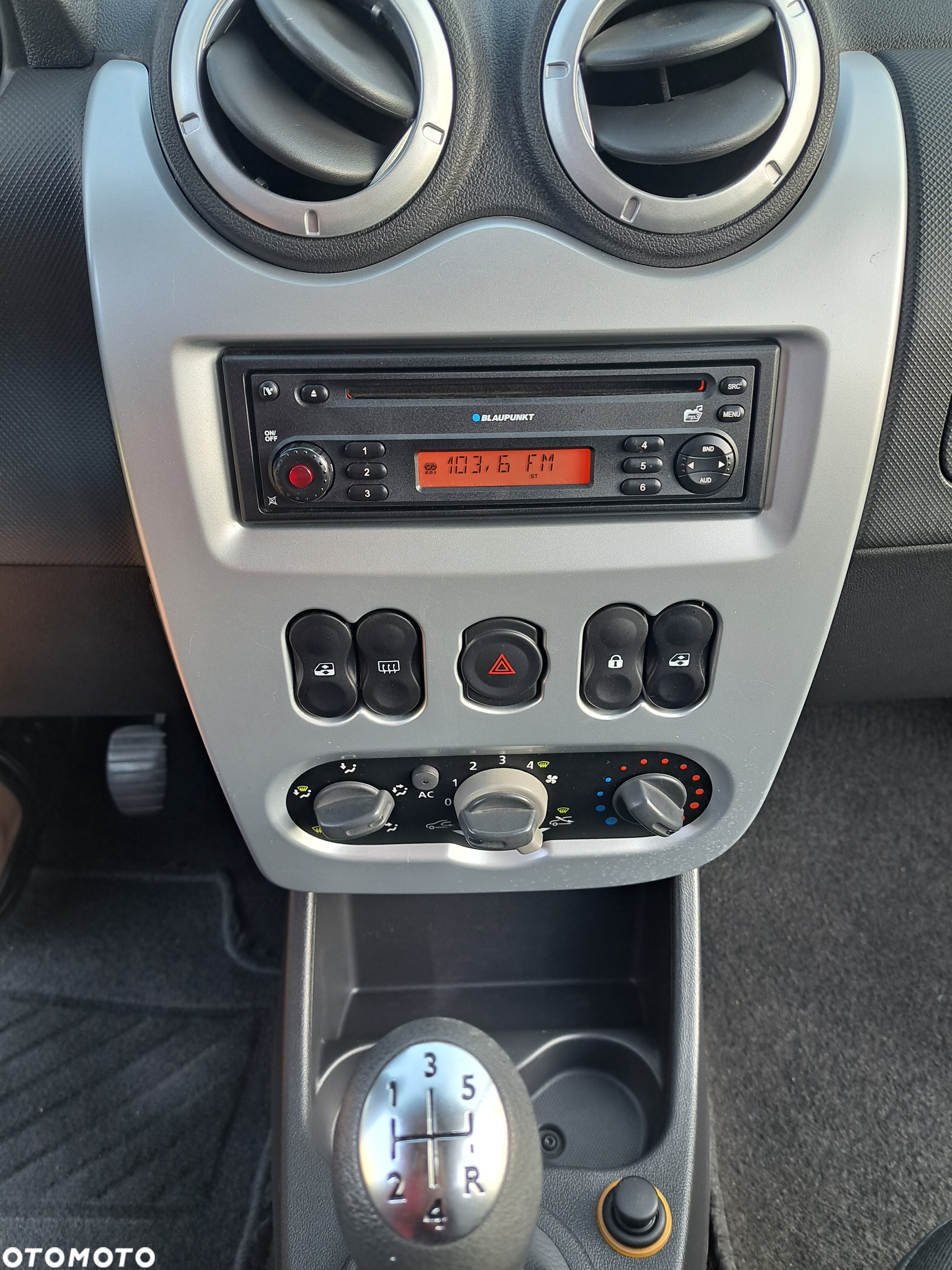 Dacia Logan MCV 1.6 16V Laureate - 13