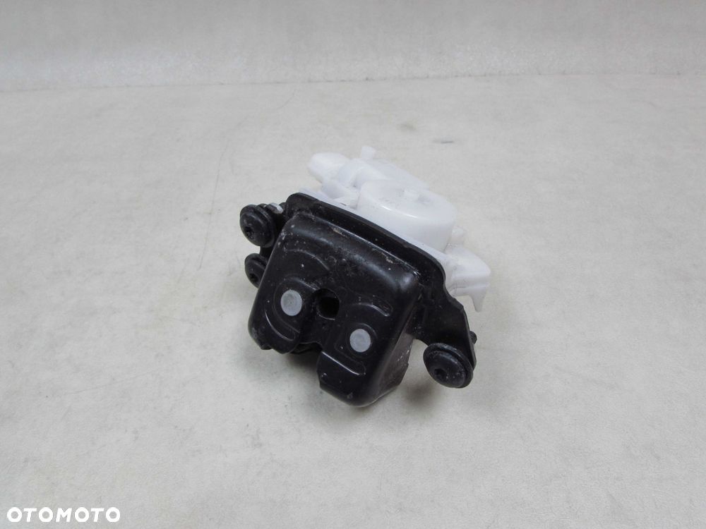 TOYOTA COROLLA E21 XII KOMBI ZAMEK KLAPY BAGAZNIKA TYL 19-23 - 1