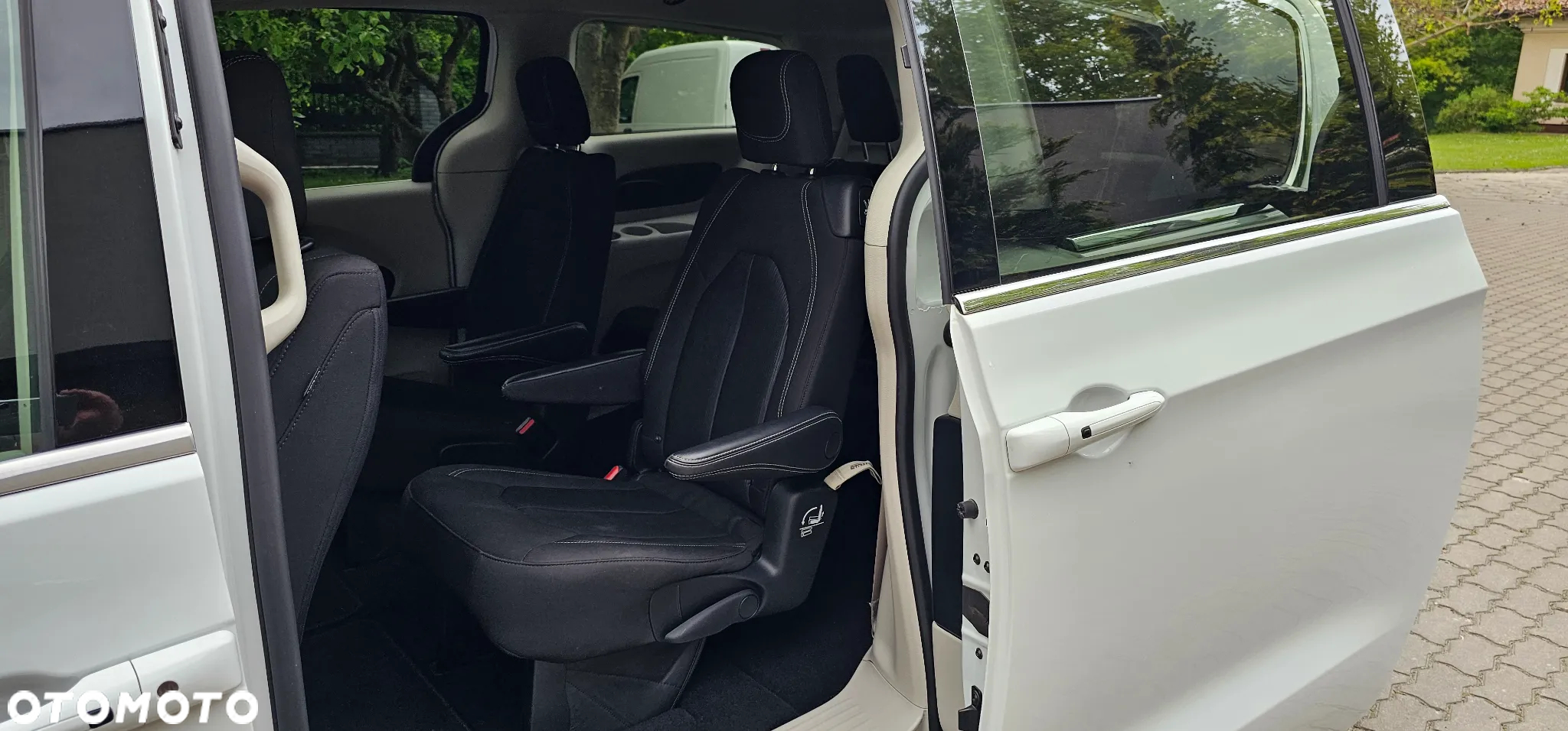 Chrysler Pacifica - 14