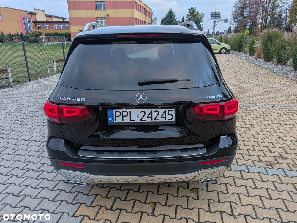 Mercedes-Benz GLB - 4
