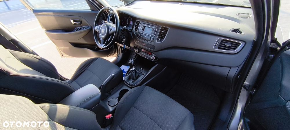 Kia Carens - 9