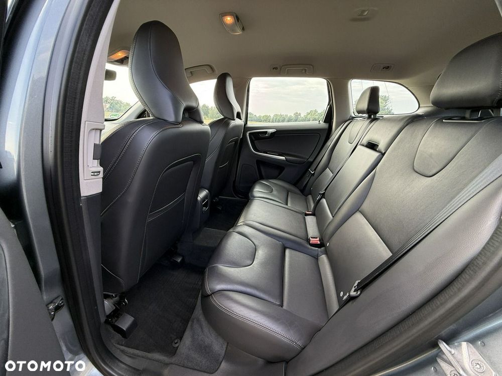 Volvo XC 60 D4 Geartronic Momentum Pro - 33