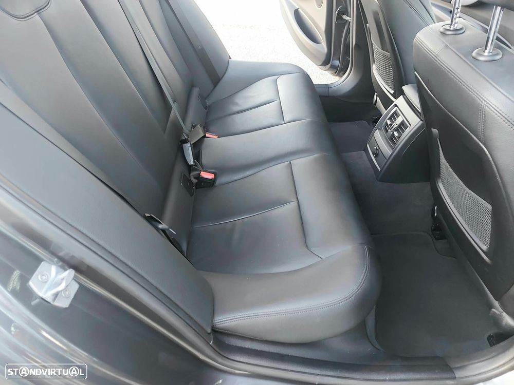 BMW 330 - 16