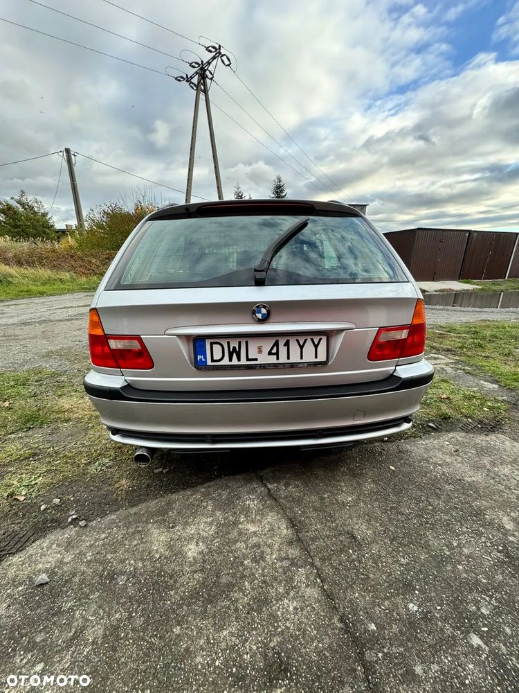 BMW Seria 3 318i - 4