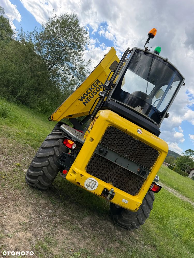Wacker Neuson DW90 Wozidło 4x4 OBROTOWE.  9 ton ładowność z Pełną kabiną.  1799 mtg 2022 rok. Jak nowe z salonu PERKINS turbo silnik 4cylindry! Pochodzi z Norweskiego Gospodarstwa Ziemniaczanego! Pełne sterowanie dżojstik REWERS HYDROSTATIC. Ogrzewana wentylowana Kabina Opony zero zużycia. Aktualna DEKRA. Kamery wysokiej jakośći! Zero luzów i wycieków. Szybka wolna jazda. Wielka Okazja. Oświetlenie pełne Fabryczne. Hak. Podzespoły dosłownie Nowe! Lokalizacja NOWY SĄCZA - 5