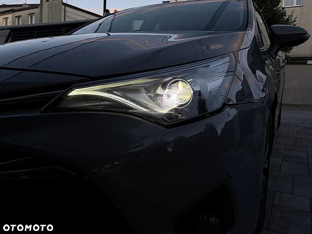 Toyota Avensis 1.8 Premium - 33