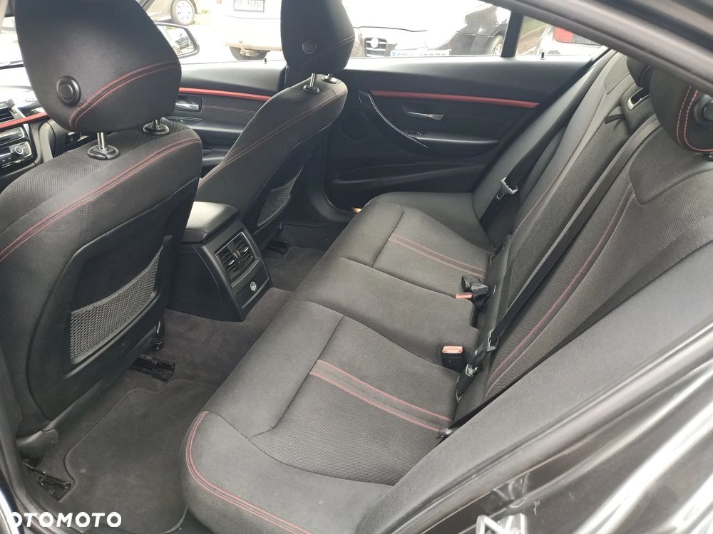 BMW Seria 3 320i xDrive Edition M Sport Shadow - 15