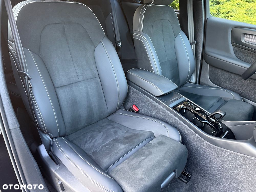 Volvo XC 40 B4 B DKG Plus Black Edition - 34