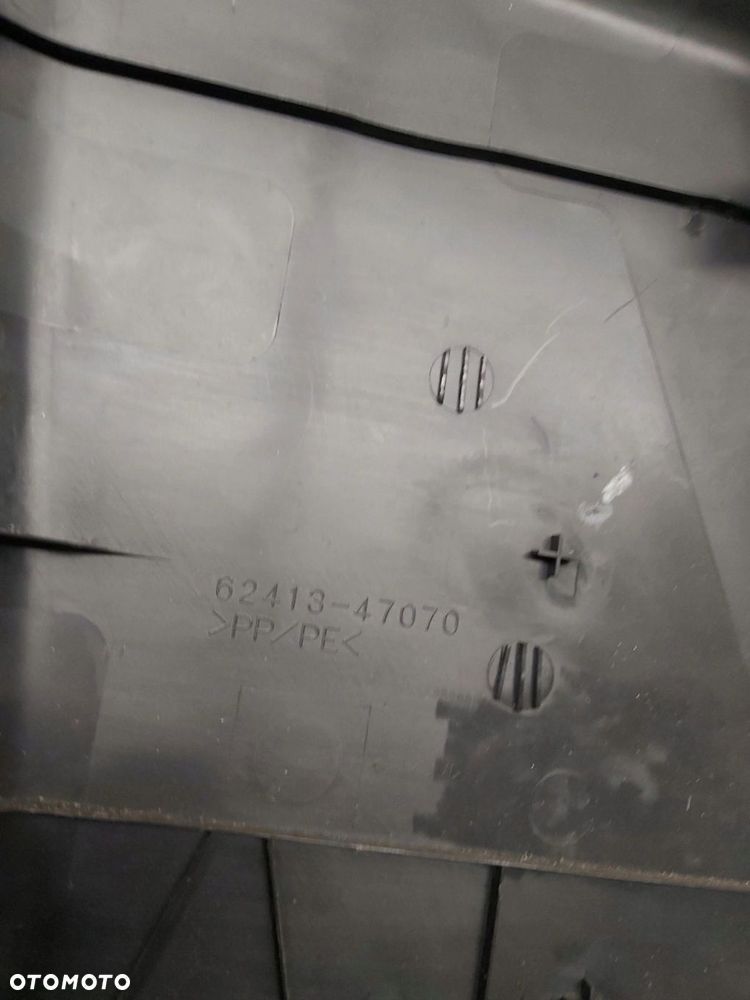 Toyota Prius IV 1,8 xw50 osłona słupka B lewa dolna 62413-47070 - 3