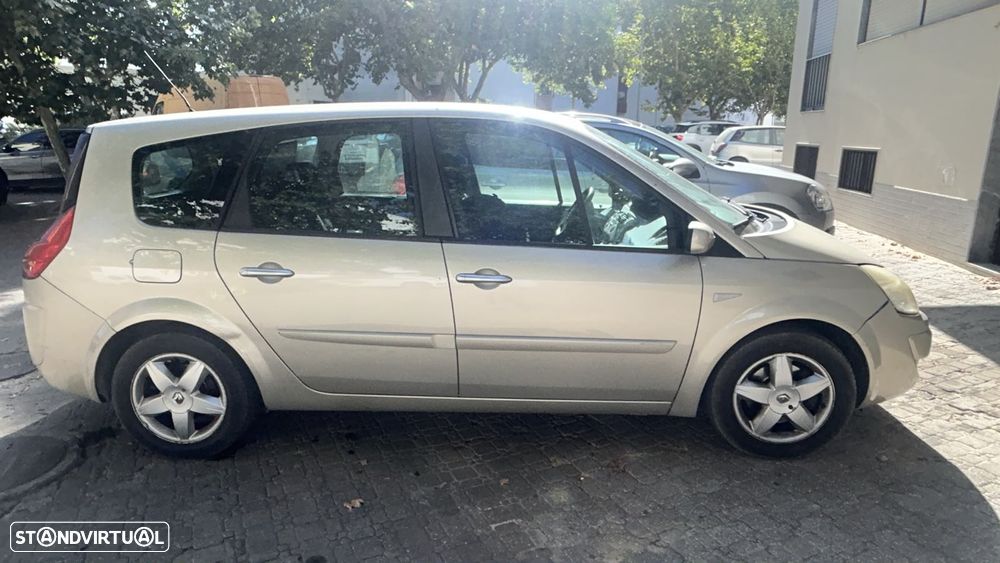Renault Grand Scénic - 1