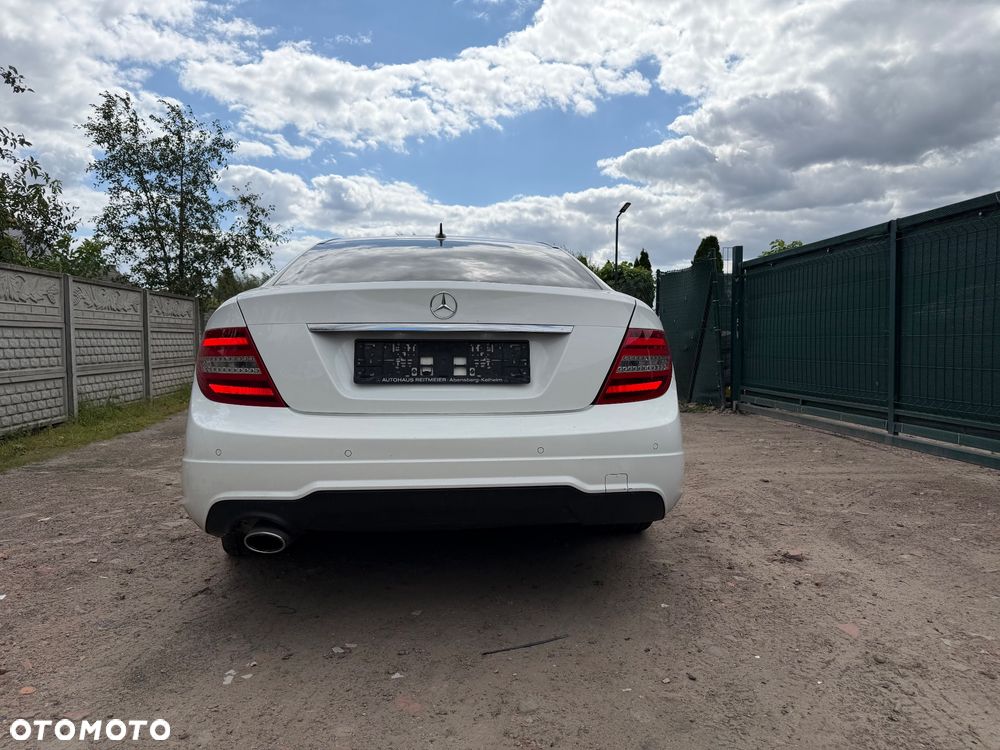 Mercedes-Benz Klasa C 220 CDI DPF BlueEFFICIENCY 7G-TRONIC Edition 1 - 5