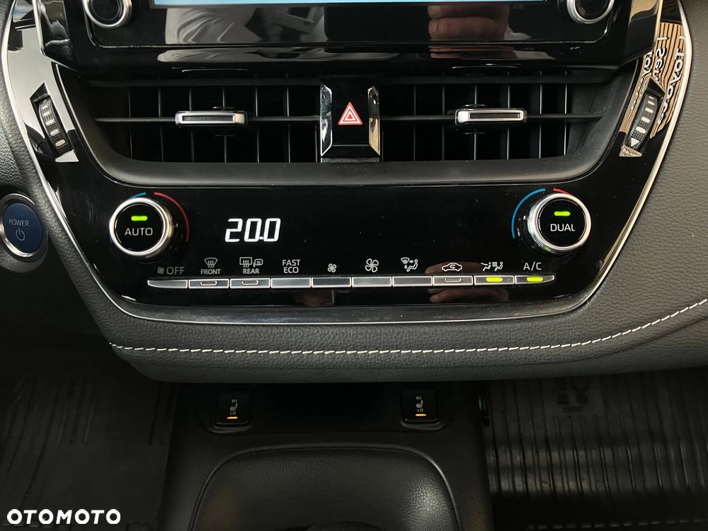 Toyota Corolla 1.8 Hybrid Comfort - 28