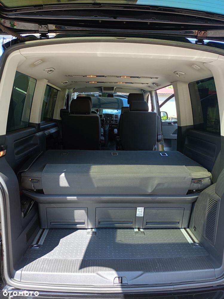 Volkswagen Multivan - 33
