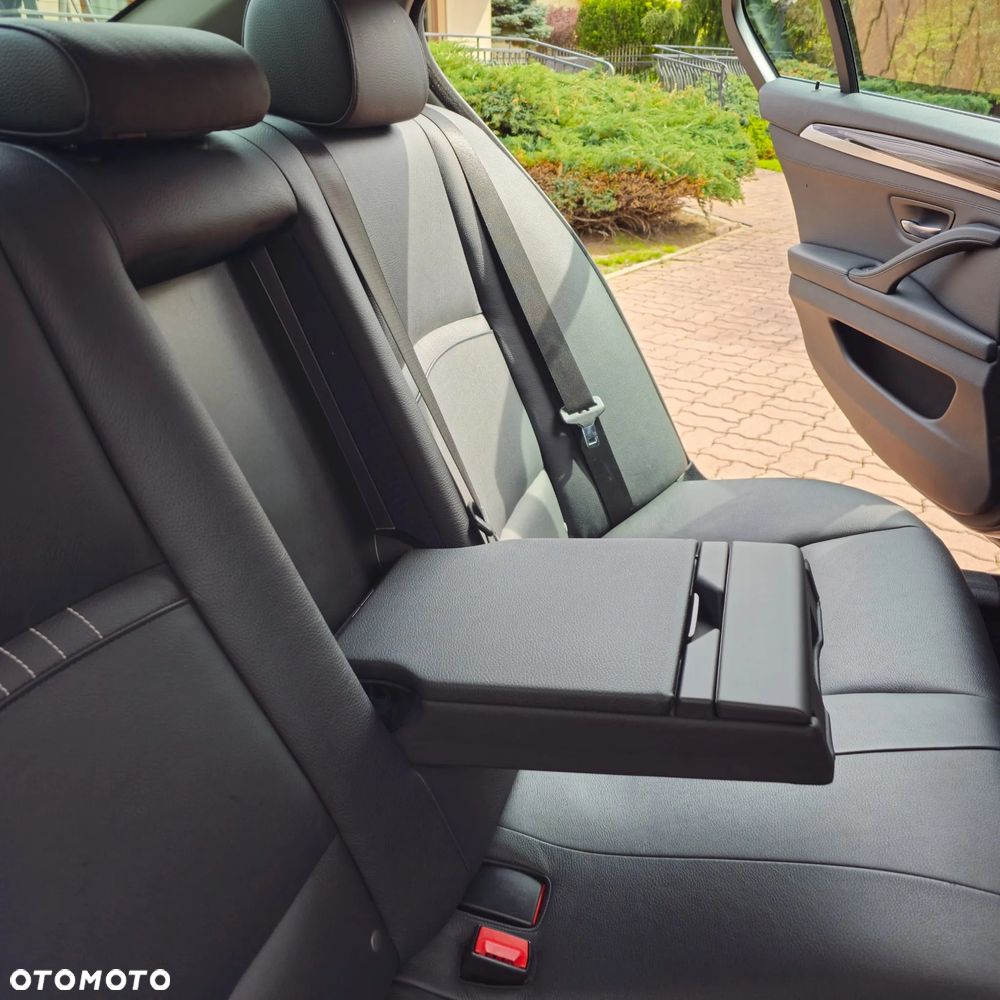 BMW Seria 5 525d Luxury Line - 18
