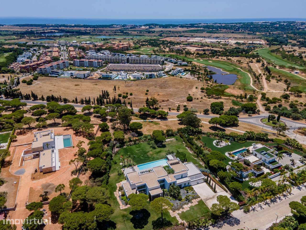 Uma Obra-Prima Contemporânea no Pinhal Velho em Vilamoura - Grande imagem: 3/57