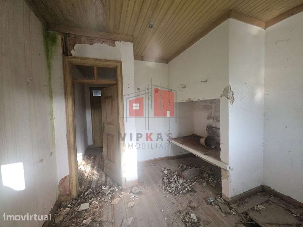 Moradia para recuperação total com 1437 m2 de lote - Grande imagem: 5/14