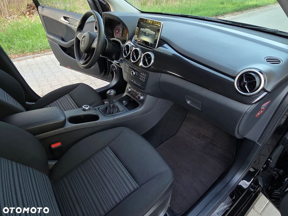 Mercedes-Benz Klasa B 180 d BlueEFFICIENCY Edition - 17