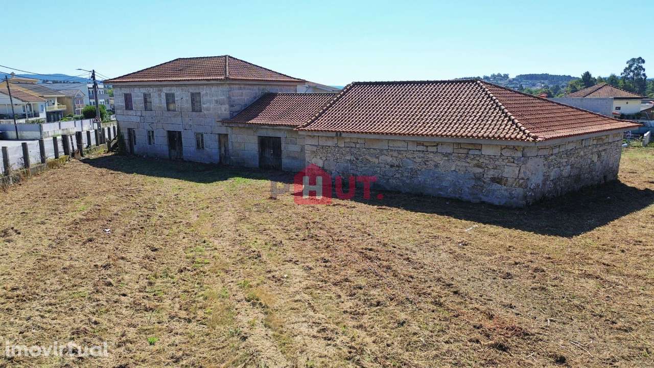 Oportunidade Única em Lousada – Moradia T5 em Pedra para Restauro! - Grande imagem: 4/21