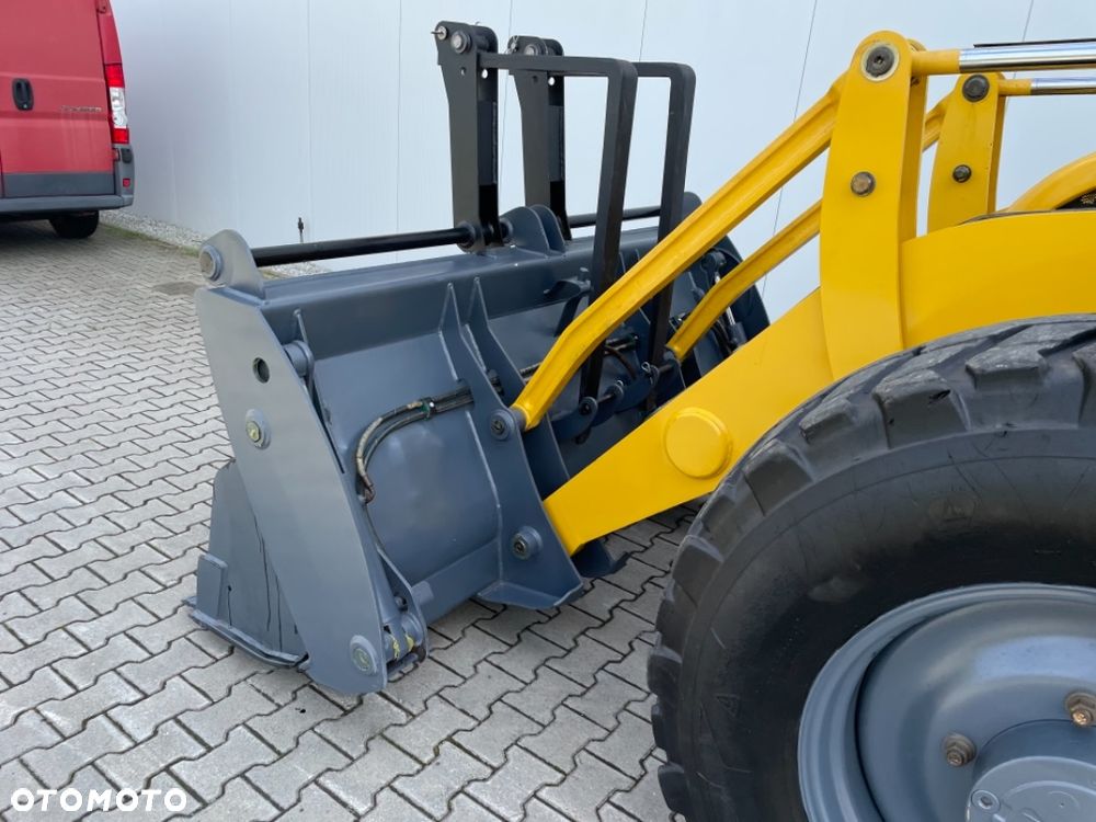 Komatsu WB97s - 19