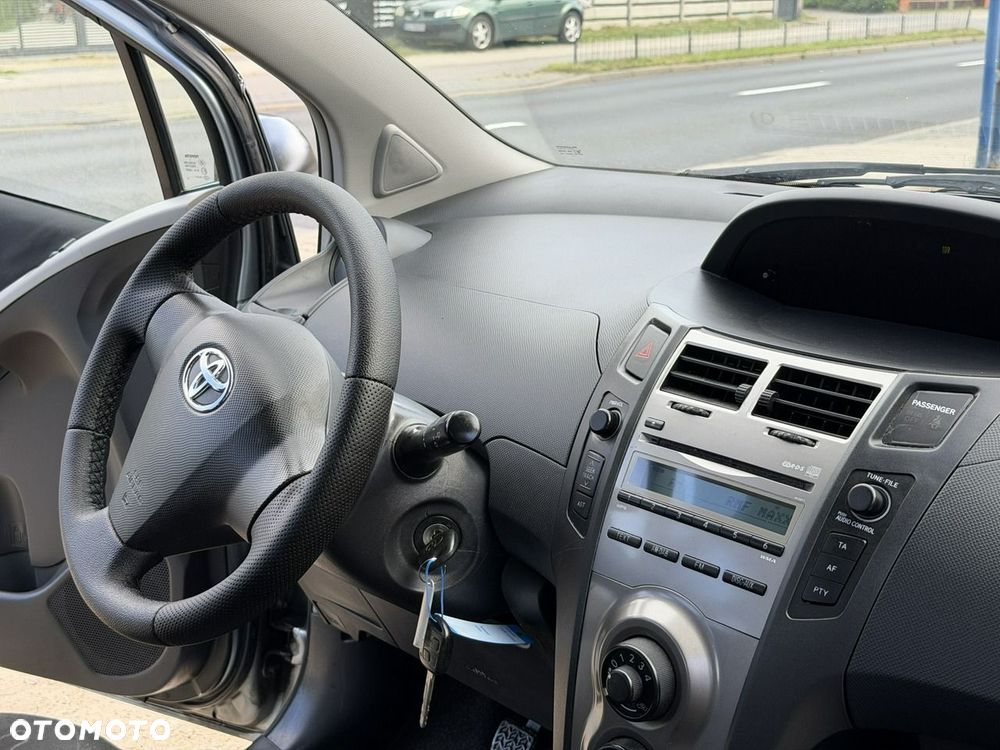 Toyota Yaris - 16