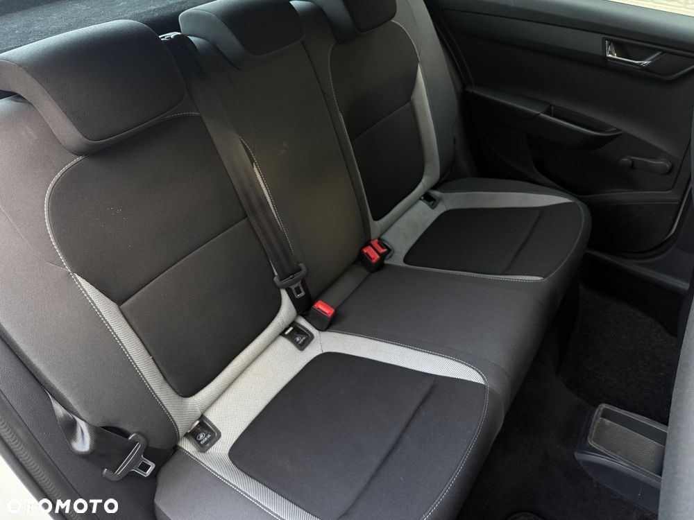 Skoda Fabia 1.0 TSI Style Color - 39