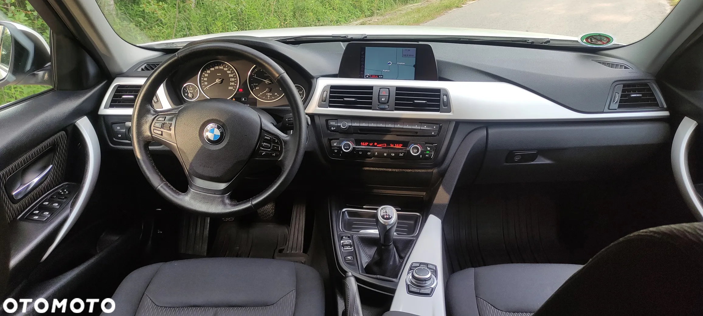 BMW Seria 3 318d Touring - 9