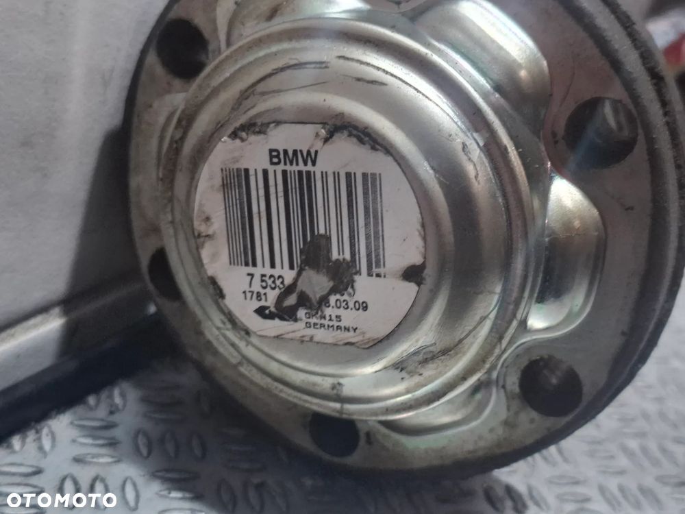 Półoś lewa tył manual BMW E90 E91 rok 2009 lift 2,0 D - 2