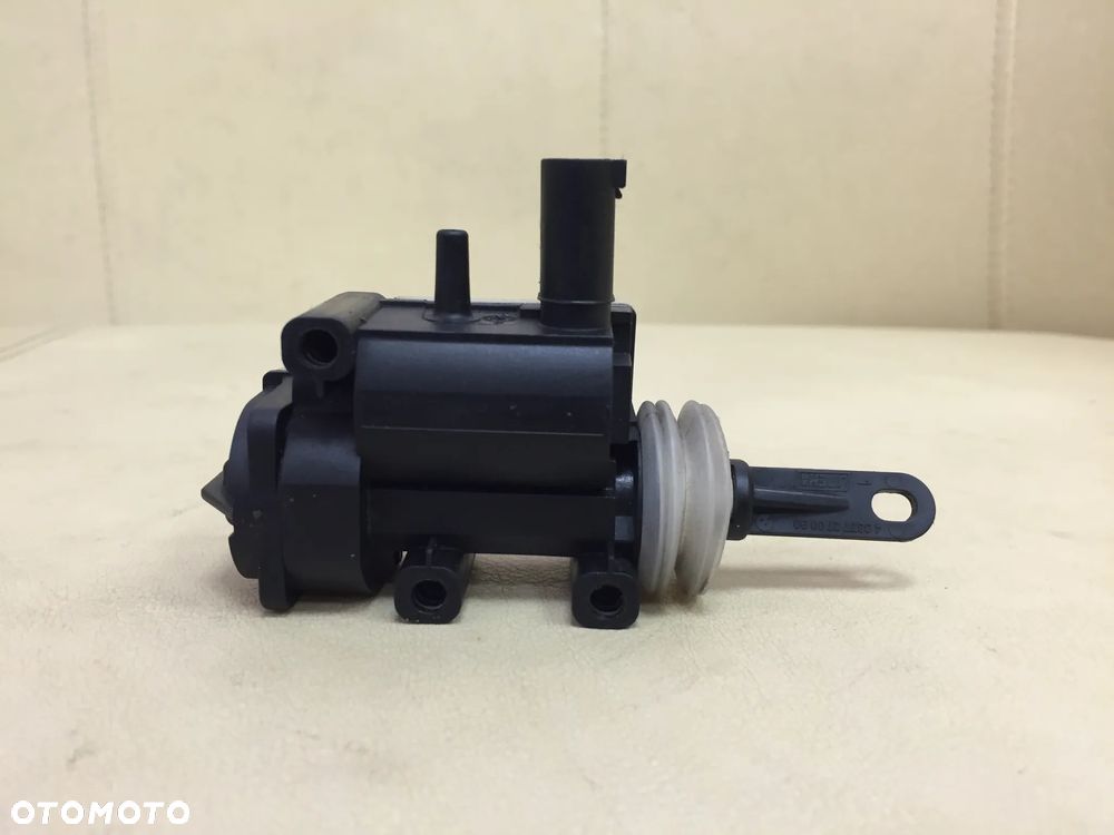 ZAMEK PRAWY BOCZNY BMW K1600GT K1600GTL 11-18R  771905401 - 2