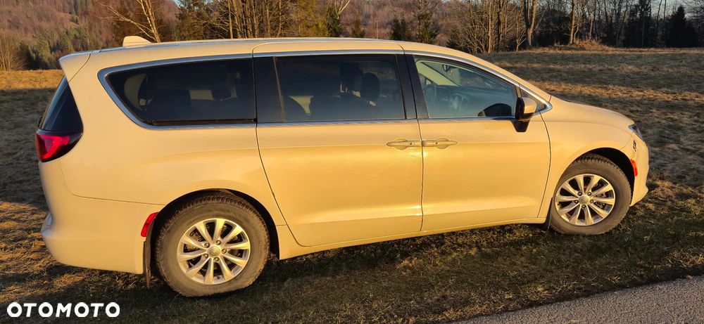 Chrysler Pacifica - 8