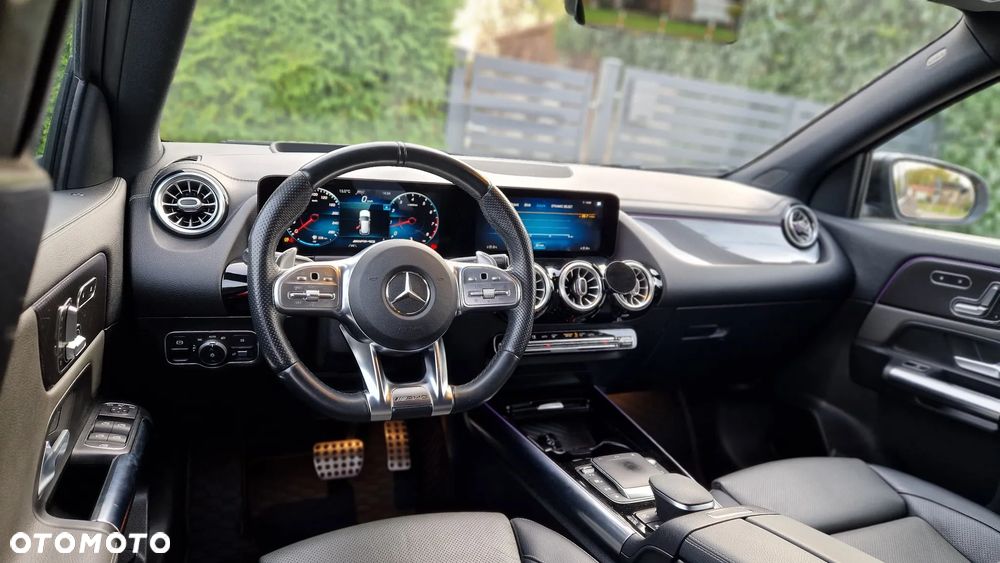 Mercedes-Benz GLA - 9