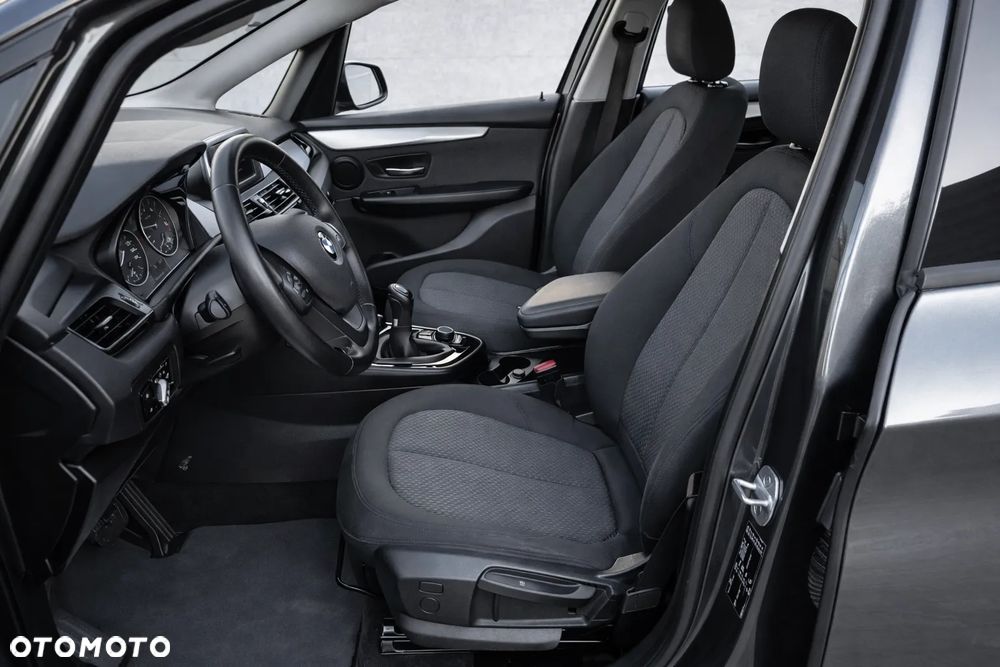 BMW Seria 2 218i - 11