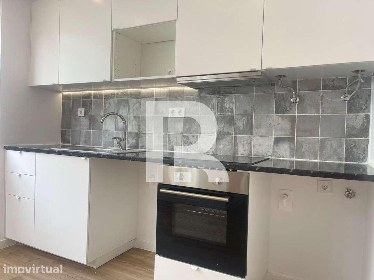 Apartamento T2 totalmente remodelado em Queluz - Grande imagem: 2/16